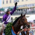 Versteht es einen Derbysieg zu feiern ... Andrasch Starke auf der Via Triumphalis. Foto: Dr. Jens Fuchs