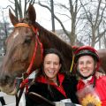 Olga Laznovska (rechts) mit Amanjena und Trainerin Heike Rosenbach in Neuss. www.klatuso.com