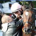 Petit Marin mit Rene Piechulek und Vater Jens nach dem Sieg im 32. Preis der Deutschen Einheit. ©galoppfoto - Frank Sorge