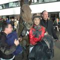 Killusty Fancy mit B. Ganbat und Trainer Sascha Smrczek. (Foto: Suhr)