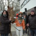 Anna Bellamy mit Lena Maria Mattes und Trainer Claus Thomas (Foto Suhr)