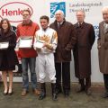 Siegerehrung mit Trainer Axel Kleinkorres und Jockey Adrie de Vries. Foto Suhr