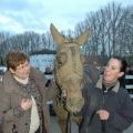 Falakee mit Frau Leiner und Pflegerin Ina Gockel (Foto Suhr)