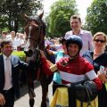 Das Team um Rope A Dope: Züchter und Besitzer Till und Bea Grewe vom Stall Domstadt, Trainer Peter Schiergen und Jockey Andrasch Starke. Foto: Dr. Jens Fuchs