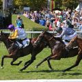 Santagada überrollt das Feld und gewinnt unter Sibylle Vogt das Zukunfts-Rennen. www.galoppfoto.de - Sarah Bauer