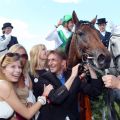 Sea the Moon mit Christophe Soumillon, Besitzerin Heike Bischoff-Lafrentz, Tochter Katharina und Jockey Andreas Helfenbein. www.galoppfoto.de - Frank Sorge