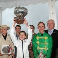 Siegerehrung für das Team vom Gestüt Bona und Jockey Andrasch Starke für den Sieg von Lagalp im Hanshin-Cup. www.galoppfoto.de