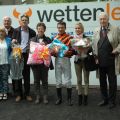 Siegerehrung mit dem Düsseldorfer Geschäftsführer Günter Gudert, Trainer Axel Kleinkorres, Jockey Adrie de Vries, Rennvereinspräsident Peter M. Endres. Foto: Gabriele Suhr