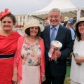 Trainer Andreas Löwe mit Familie nach dem zweiten Platz von Palace Prince. www.galoppfoto.de - Sandra Scherning