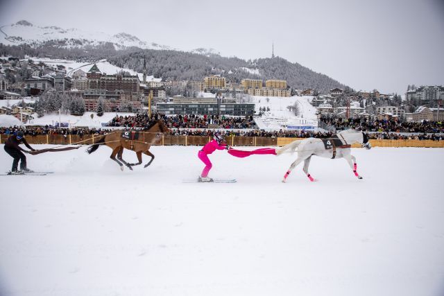 Valeria Schiergen holt sich auch das zweite Skikjöring im Engadin. Foto: White Turf/Andrea Furger