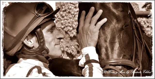 Fly First mit Andrasch Starke nach dem Sieg im Ausgleich I in Hoppegarten, Pfingsten 2015. Foto: Beatrice Ehlert