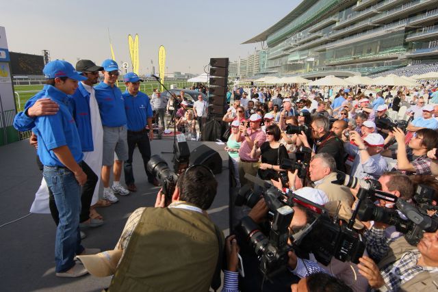 Das Godolphin-Team präsentiert sich vor dem Dubai World-Cup. www.galoppfoto.de