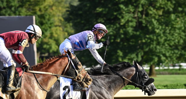 Arcangelo holt such die Travers Stakes gegen Disarm. Foto: NYRA