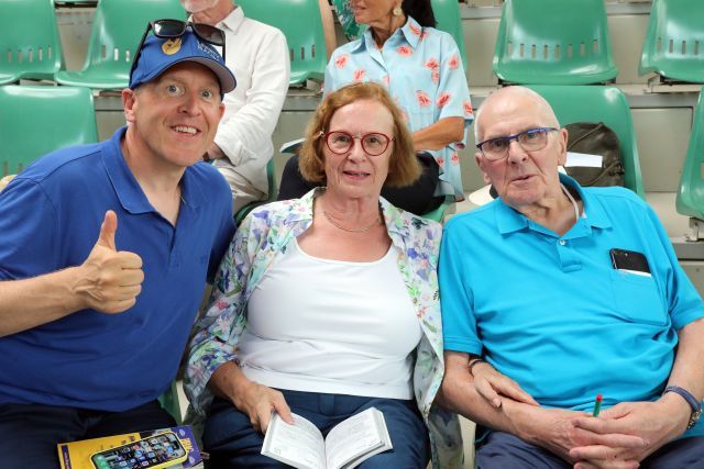 Iffezheim 2024: Wilhelm Baumgarten mit Ehefrau Marlies und Sohn Lars-Wilhelm. www.galoppfoto.de