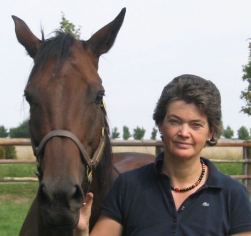 Beatrix Mülhens-Klemm - hier mit ihrer Mutterstute Querida - ist Deutschland-Repäsentantin für Arqana. Foto: privat.