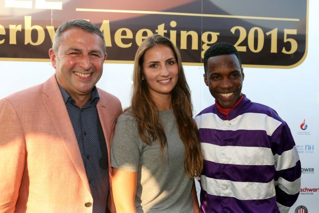 Prominenter Gast beim Stammtisch der Norddeutschen Besitzer-Vereinigung: Besitzer Klaus Allofs, Tochter Leonie und Jockey Eduardo Pedroza im Portrait. www.galoppfoto.de - Frank Sorge