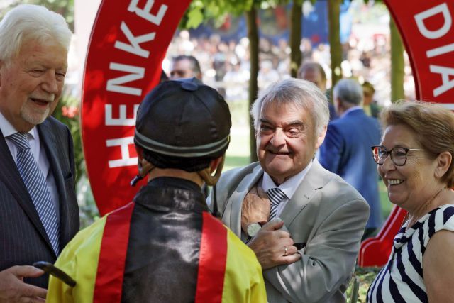 Wiedergewählt: Düsseldorfs Präsident Peter Michael Endres (links) beim Diana-Renntag mit Herbert Reul, Innenminister des Landes Nordrhein-Westfalen, im Portrait. ©galoppfoto - Stephanie Gruttmann