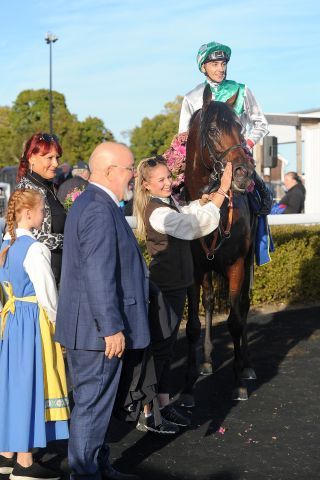 Ein besonderer Erfolg: Best of Lips nach dem Stockholm Cup. www.galoppfoto.de - Peoo Ploff