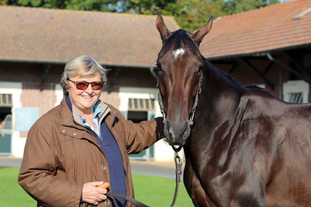 Die Prix de l'Arc de Triomphe-Siegerin 2013, Treve, und ihre Trainerin Criquette Head-Maarek. www.galoppfoto.de - Frank Sorge