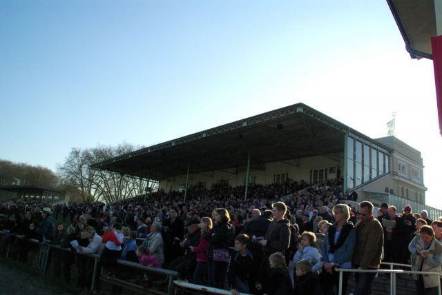 Die Galopprennbahn in Krefeld. www.dequia.de