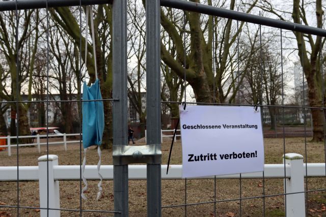 Wer da beruflich zu tun hat, darf rein - Anschlag letzten Sonntag in Dortmund. www.galoppfoto.de - Stephanie Gruttmann