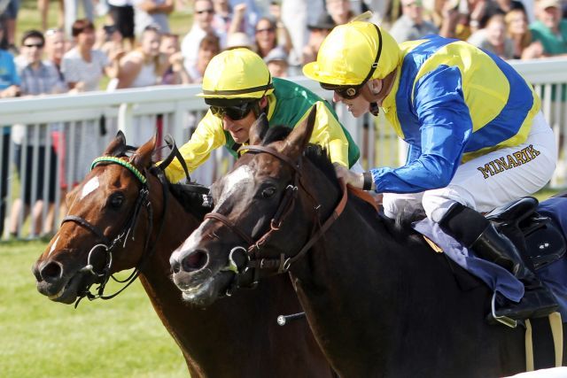 Tight finish: Guignol (nearside) beats Iquitos. www.galoppfoto.de