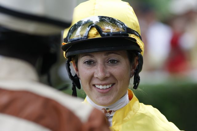 Hayley Turner reitet als zweite Frau im Epsom Derby. www.turfstock.com