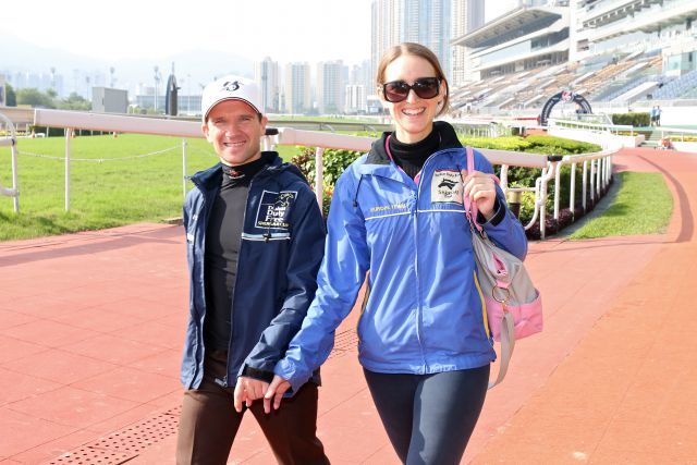 Jockey Andreas Suborics mit seiner Freundin in Hong Kong. www.galoppfoto.de -