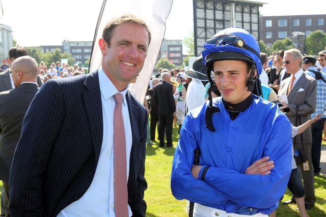 Demnächst ein festes Team: Jockey William Buick in Godolphin-Farben und Trainer Charlie Appleby im Derby-Führing 2014 in Hamburg. www.galoppfoto.de - Frank Sorge