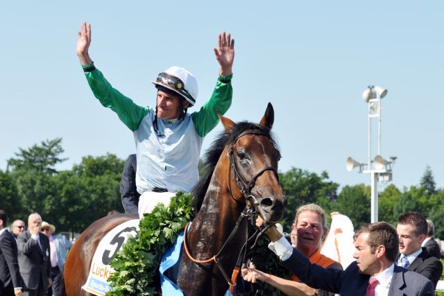 Lange her: Der Derbysieger Lucky Speed unter Andrasch Starke. www.galoppfoto.de