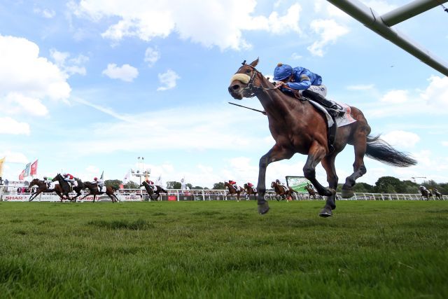 Palladium mit Thore Hammer-Hansen gewinnt das 155. Deutsche Derby knapp mit einem Hals vor Borna mit Andrasch Starke, den man an den Innenrails sieht. ©galoppfoto - Sabine Brose