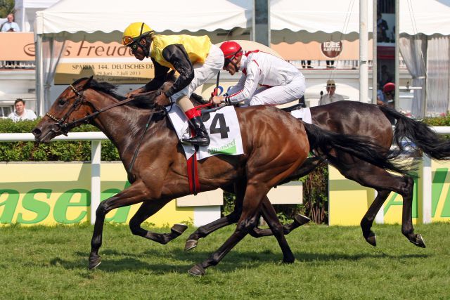 Gestüt Fährhofs Path Wind mit Eduardo Pedroza gewinnt den Hanshin-Cup. www.galoppfoto.de - Sabine Brose