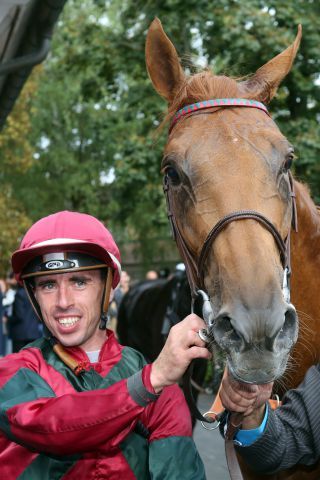 Prince Gibraltar and Jockey Fabrice Veron. www.galoppfoto.de