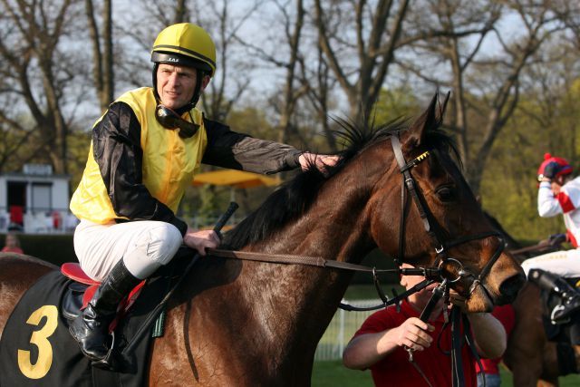 Große Aufgabe für Gestüt Fährhofs Quaduna - hier mit Jozef Bojko nach dem Listensieg Sieg im Vanjura-Rennen: Nun werden die Duke of Cambridge Stakes, Gr. II, in Ascot anvisiert. www.galoppfoto.de - Sabine Brose