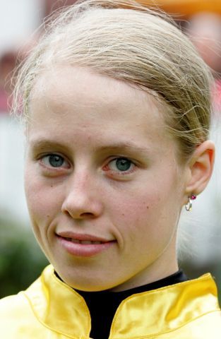 Gleich drei Treffer für Sabrina Wandt in Neuss. www.galoppfoto.de