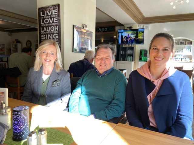 Claudia, Dennis und Jenny Sherwood (v. li.). Foto: privat