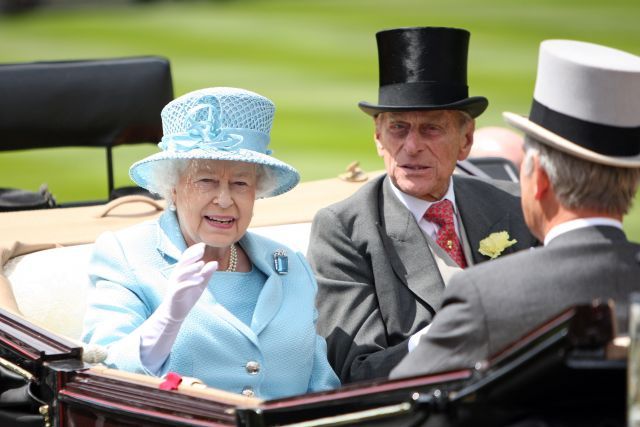 Sie macht Ascot 'Royal' und auch an ihrer Hutgröße gibt es keinen Zweifel: Queen Elizabeth II mit Prince Philip. www.galoppfoto.de - Frank Sorge