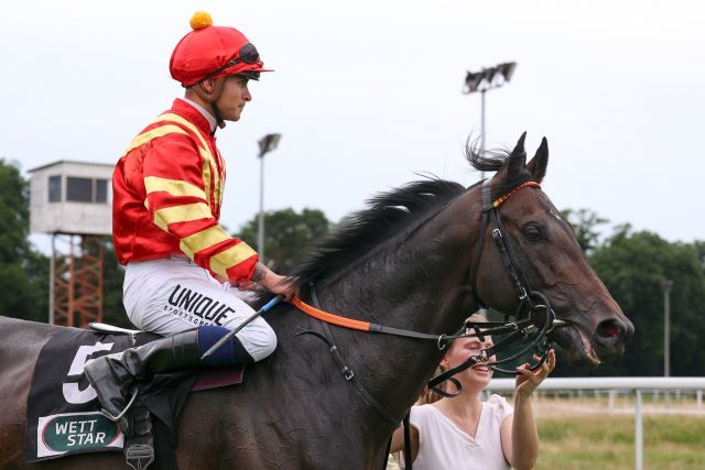 Best Lightning (Thore Hammer-Hansen), G3-winner in Dortmund. www.galoppfoto.de - Stephanie Gruttmann