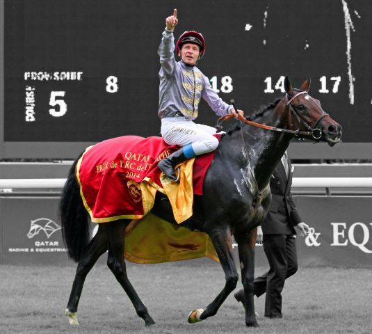 Treve versucht nun das Triple - hier nach ihrem zweiten Sieg im Prix de l'Arc de Triomphe mit ihrem Steuermann Thierry Jarnet. Foto und Bildbearbeitung: Dr. Jens Fuchs