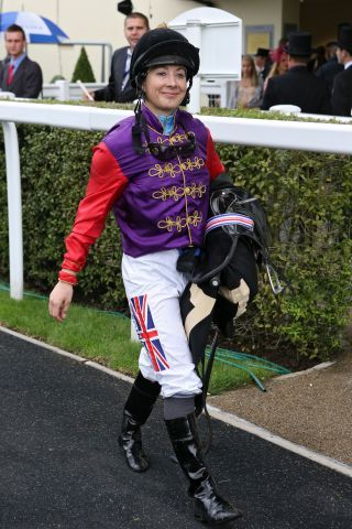 Hayley Turner, hier im Dress von Queen Elizabeth, sattelt am Jahresende ab. www.galoppfoto.de - Frank Sorge