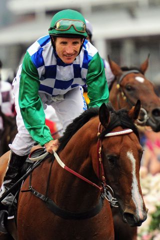  Noch nicht zurück im Renn- aber wieder in Arbeitssattel: Jockey Damien Oliver. www.galoppfoto.de - Frank Sorge