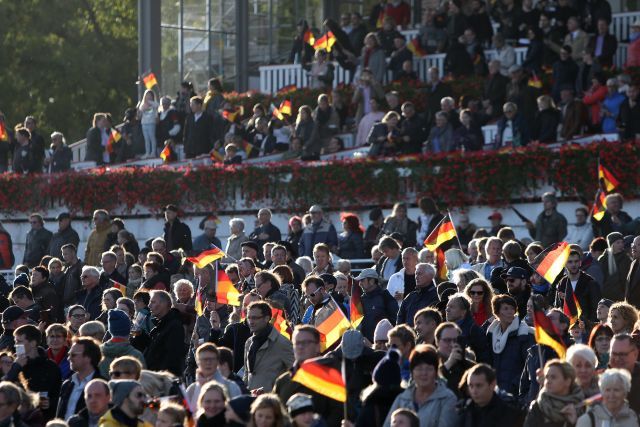 Schon am Sonntag gibt es in Hoppegarten den Nachschlag zum Renntag am "Tag der deutschen Einheit", der sehr stimmungsvoll am Mittwoch über die Galopp-Bühne ging. www.galoppfoto.de - Sabine Brose