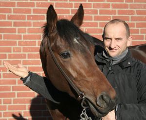 Derbyfavorit für 2014, zumindest bis zum Frühling. Born to Run mit Trainer Roland Dzubasz.  Foto: www.galoppfoto.de -Frank Sorge