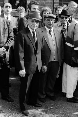 Walter Genz (links) mit Hein Bollow 1990 in Hoppegarten. www.galoppfoto.de - Peter Heinzmann