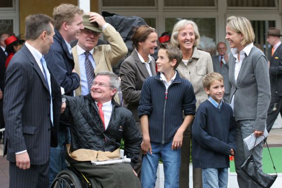 Große Besitzergemeinschaft, noch größere Freude beim ersten Badener Sieg von Wiesenpfad. (c)galoppfoto.de