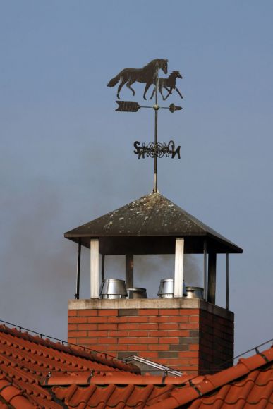 Sogar der Wind wird stilecht angezeigt .... Foto: www.galoppfoto.de