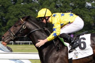 Der Star des Frühjährs, Karpino, siegt in den 2000 Guineas mit Oisin Murphy im Sattel. www.galoppfoto.de - Sandra Scherning