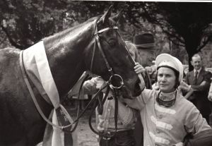 Königsstuhl und Peter Alafi nach dem Henckel-Rennen, dem jetzigen Mehl-Mülhens-Rennen, 1979.