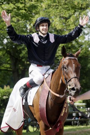 Klassiker Nr. 2 geht nach Frankreich: Txope gewinnt mit Aurelien Lemaitre. www.galoppfoto.de - Stephanie Gruttmann