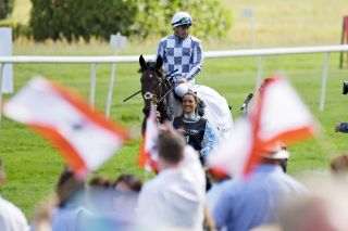 Irischer Sieg in Berlin: Al Riffa gewinnt für Dylan Browne McMonagle und Trainer Joseph O&amp;#039;Brien. www.galoppfoto.de - J. J. Clark